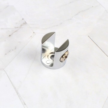 glass retaining clip